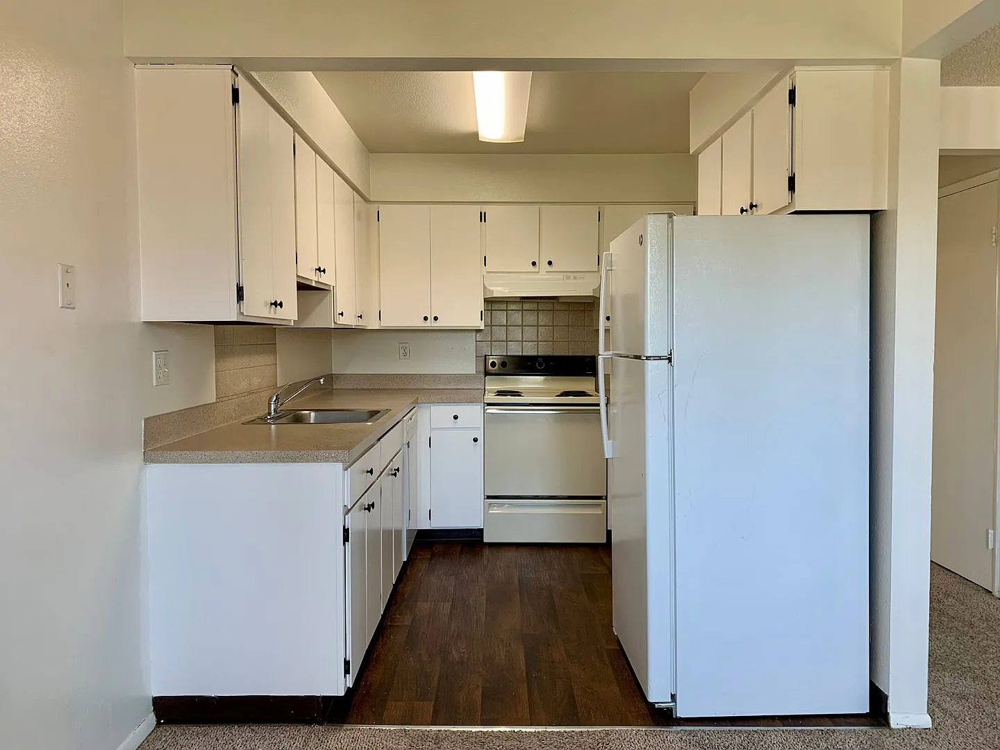 ES2275 -Eagle Rock Apartments — Photo 1