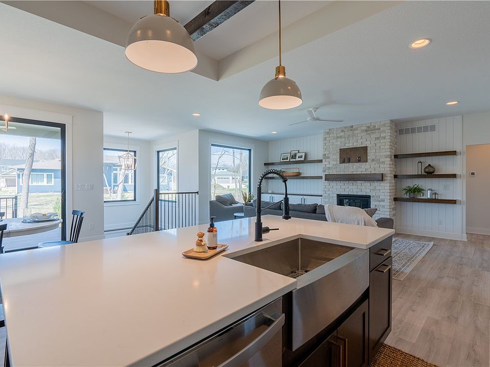 1st image of 705 Bridgeview St