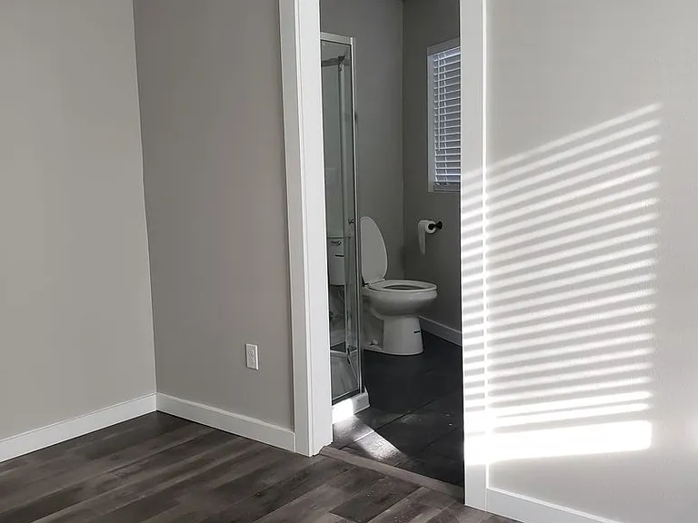 612 NE Santiam Blvd — Photo 5