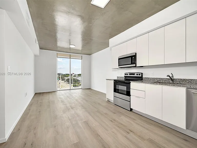 475 NE 125 N #504 — Photo 13