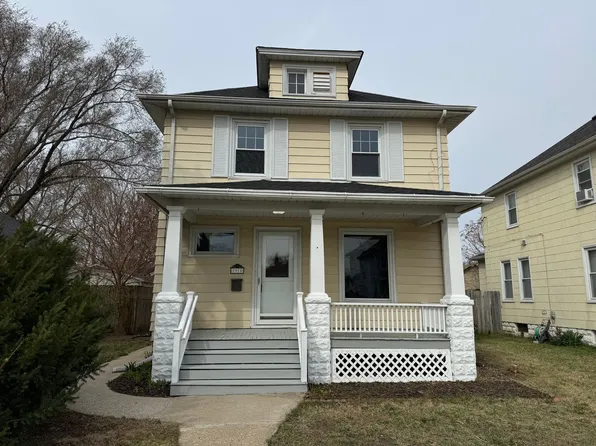 1915 11th St, Moline, IL 61265