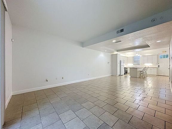 4th image of 2053 Green Oak Ct