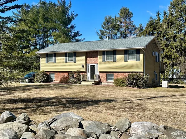 2 Blue Jay Drive, Newburgh, NY 12550