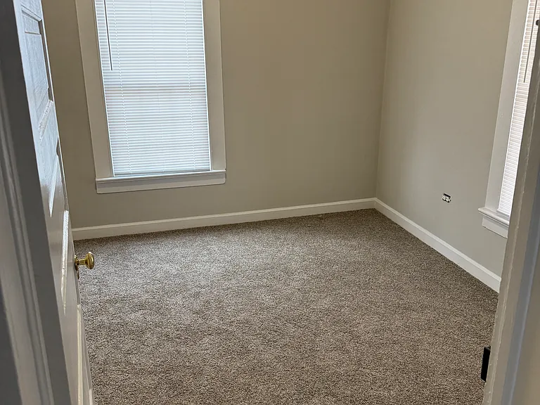 211 W Woodall St — Photo 6
