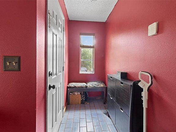 3rd image of 1143 Meyers Rd