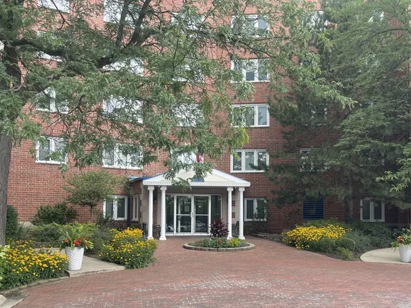 6701 N Milwaukee Ave APT 406, Niles, IL 60714
