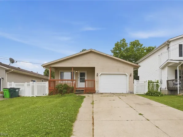 1094 Stratford St, Barberton, OH 44203