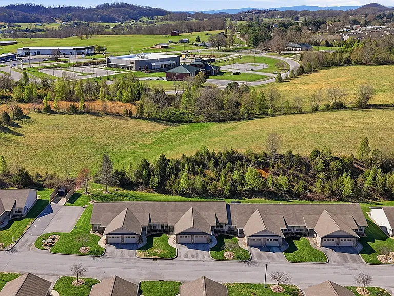 Suncrest Village — Photo 28
