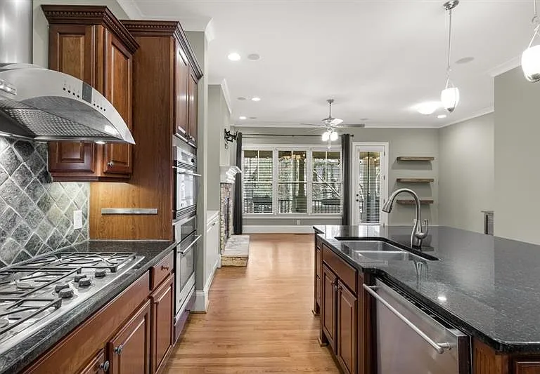 395 Laurent St NW #5 — Photo 9