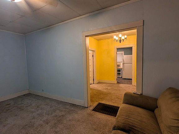 4th image of 1020 Peach St