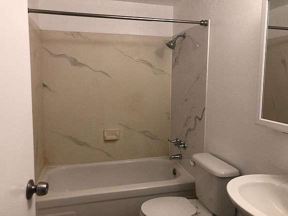 4th image of 2523 S Lake Crest Dr