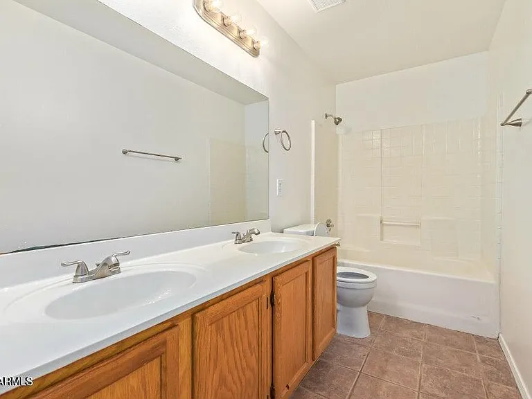6585 N 77th Dr — Photo 26