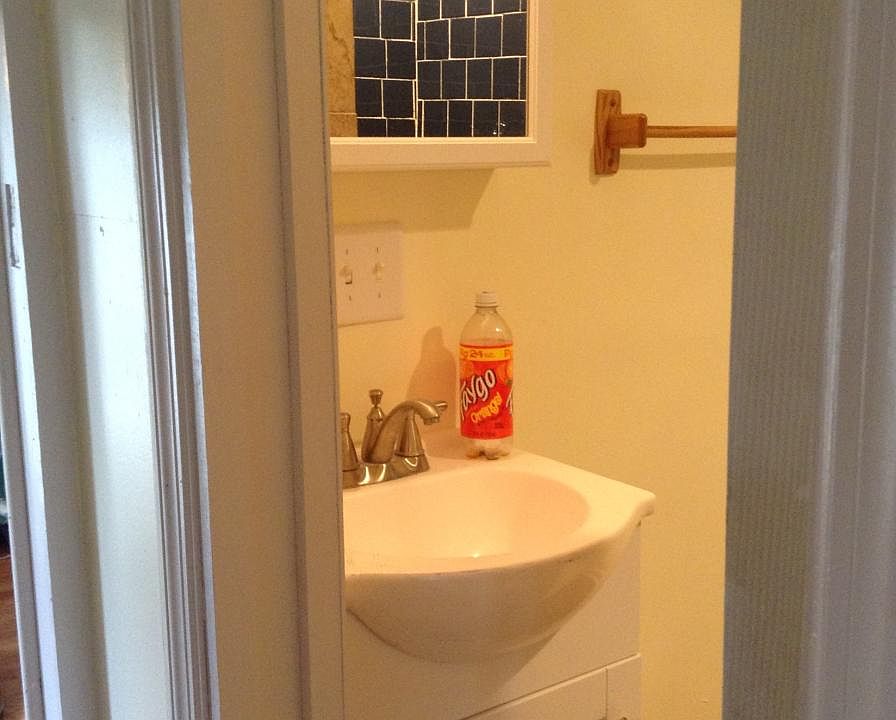 Bathroom,private, attached to bedroom