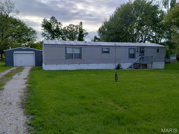 232 Downing St, Palmyra, IL 62674