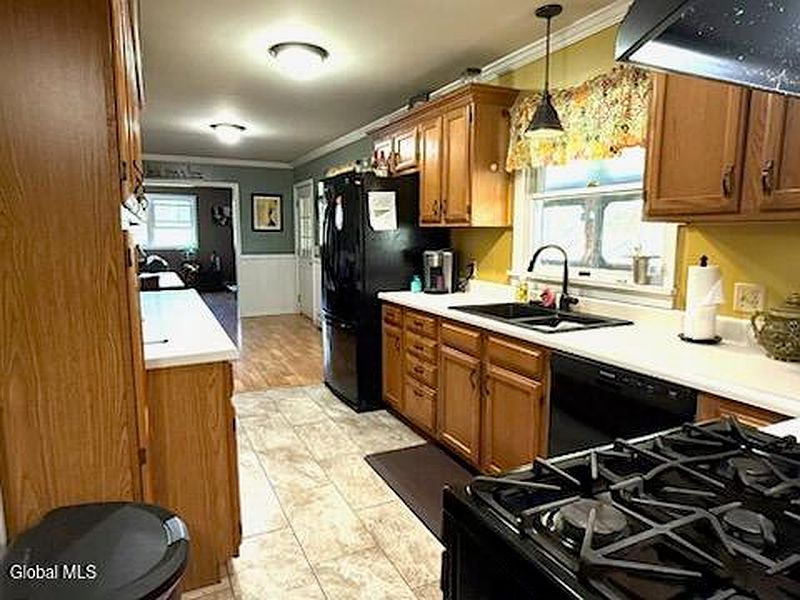 2nd image of 16 W Starbuck Lane