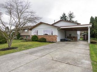 15 Poplar Dr, Surrey, BC V4A 5J7