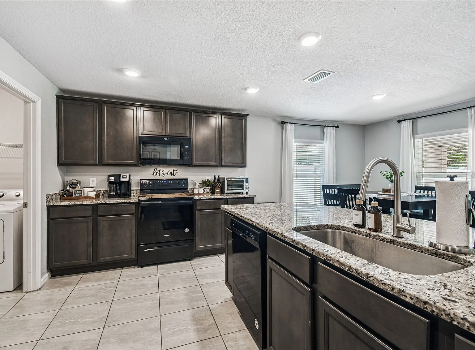5 bed, 2461 sqft, $2,900 — Photo 4