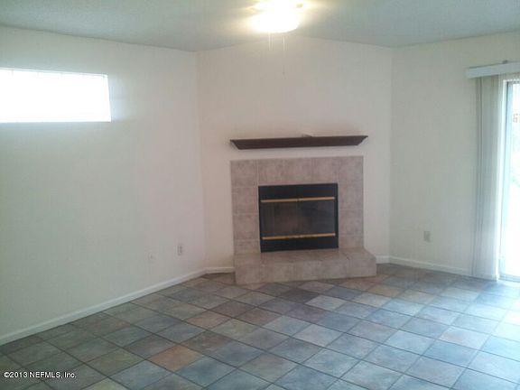 3rd image of 2937 Mikris Dr E