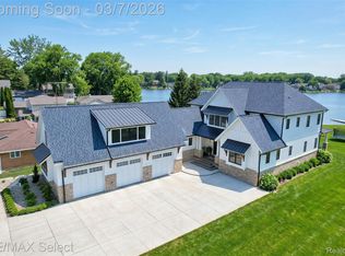 2208 Grove Park Rd, Fenton, MI 48430