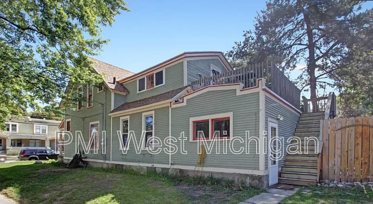 103 Fitzhugh Ave SE #1 — Photo 2