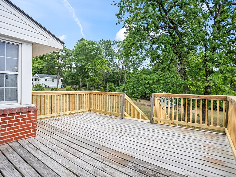1831 Courtney Dr — Photo 17
