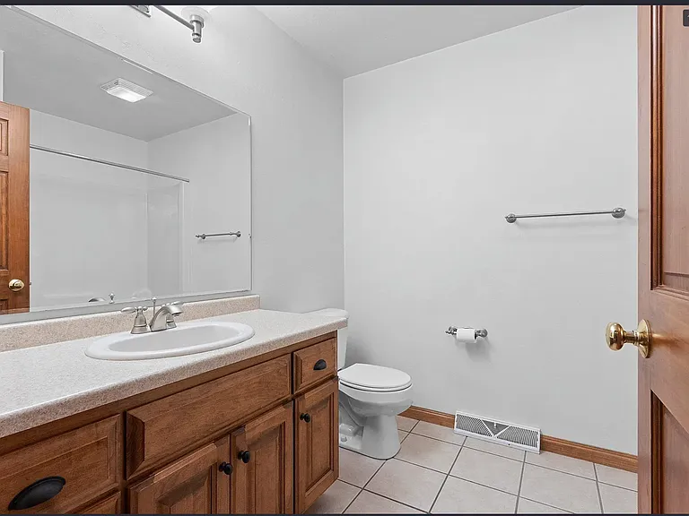573 S 9th St — Photo 22