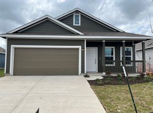 415 Halfmoon Dr, Lockhart, TX 78644