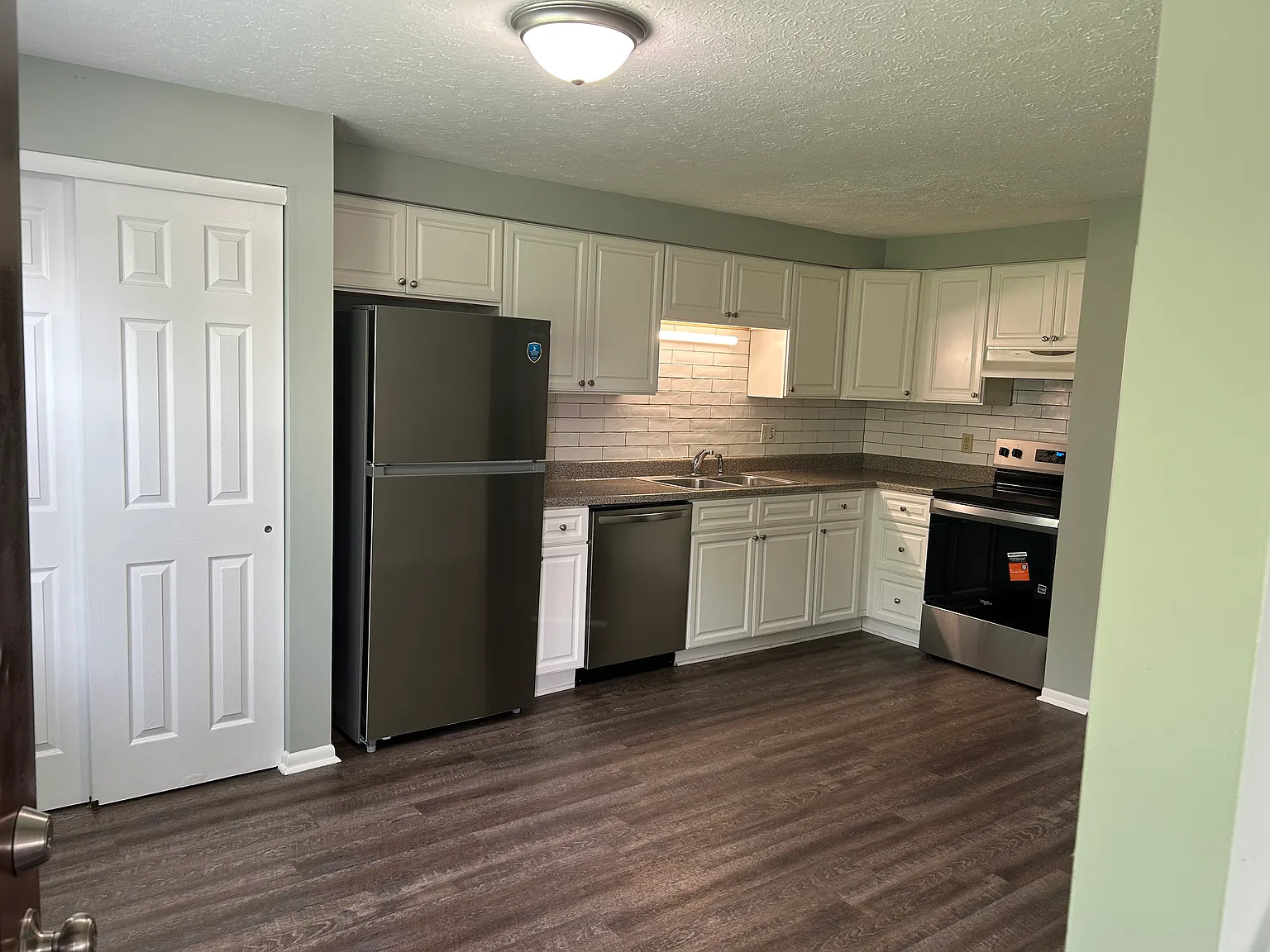 2 bed, 1.5 bath, 1150 sqft, $1,790 — Photo 2