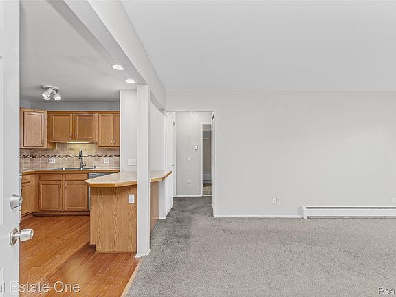 5th image of 2405 Torquay Ave APT 207