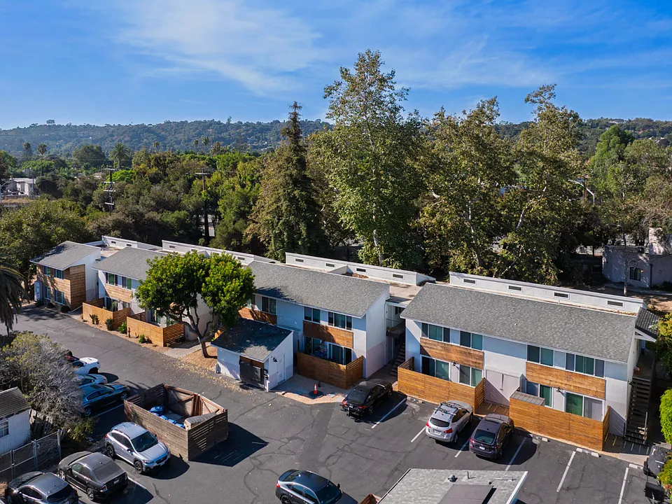 528 W Los Olivos Street