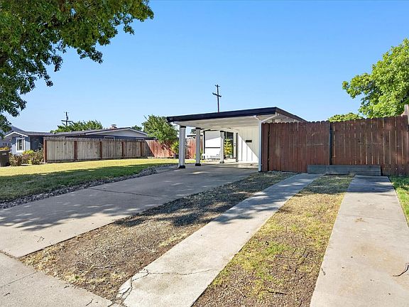 4th image of 945 Laurel Way