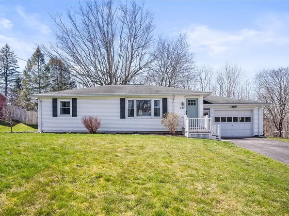 127 Burnham Hts, Palmyra, NY 14522