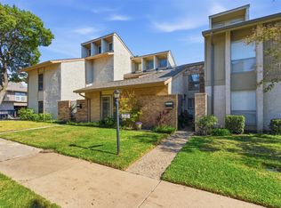 9818 Bent Branch Ln, Dallas, TX 75243
