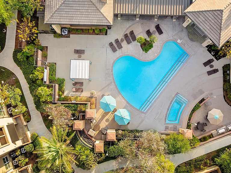 La Verne Village Luxury Apartment Homes — Photo 52