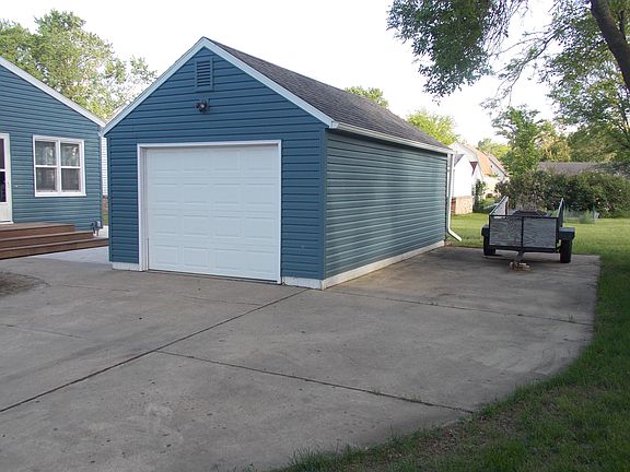 4th image of 303 S 15th St