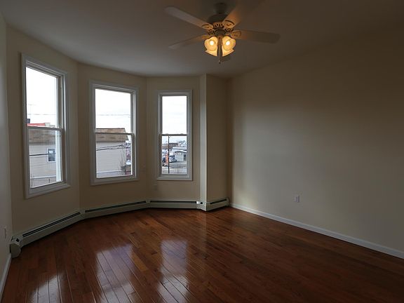 2nd image of 914 16th St Floor 2
