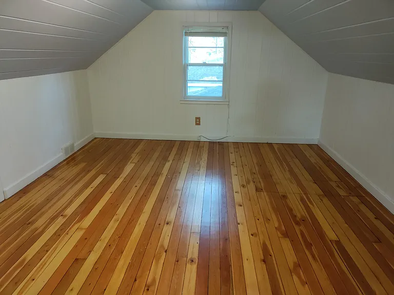 Upstairs Bedroom (Bedroom 3)