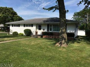 301 S 7th Ave, Chenoa, IL 61726