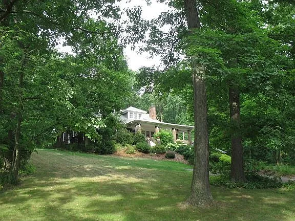 92 Forest Rd photo 1