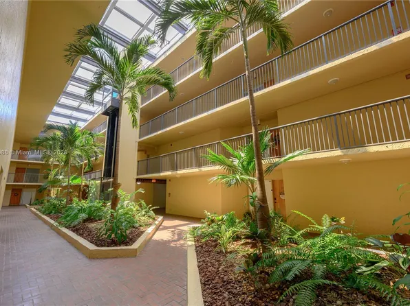 6601 SW 116th Ct APT 104, Miami, FL 33173