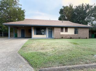 118 Deerfield Dr, Columbus, MS 39702