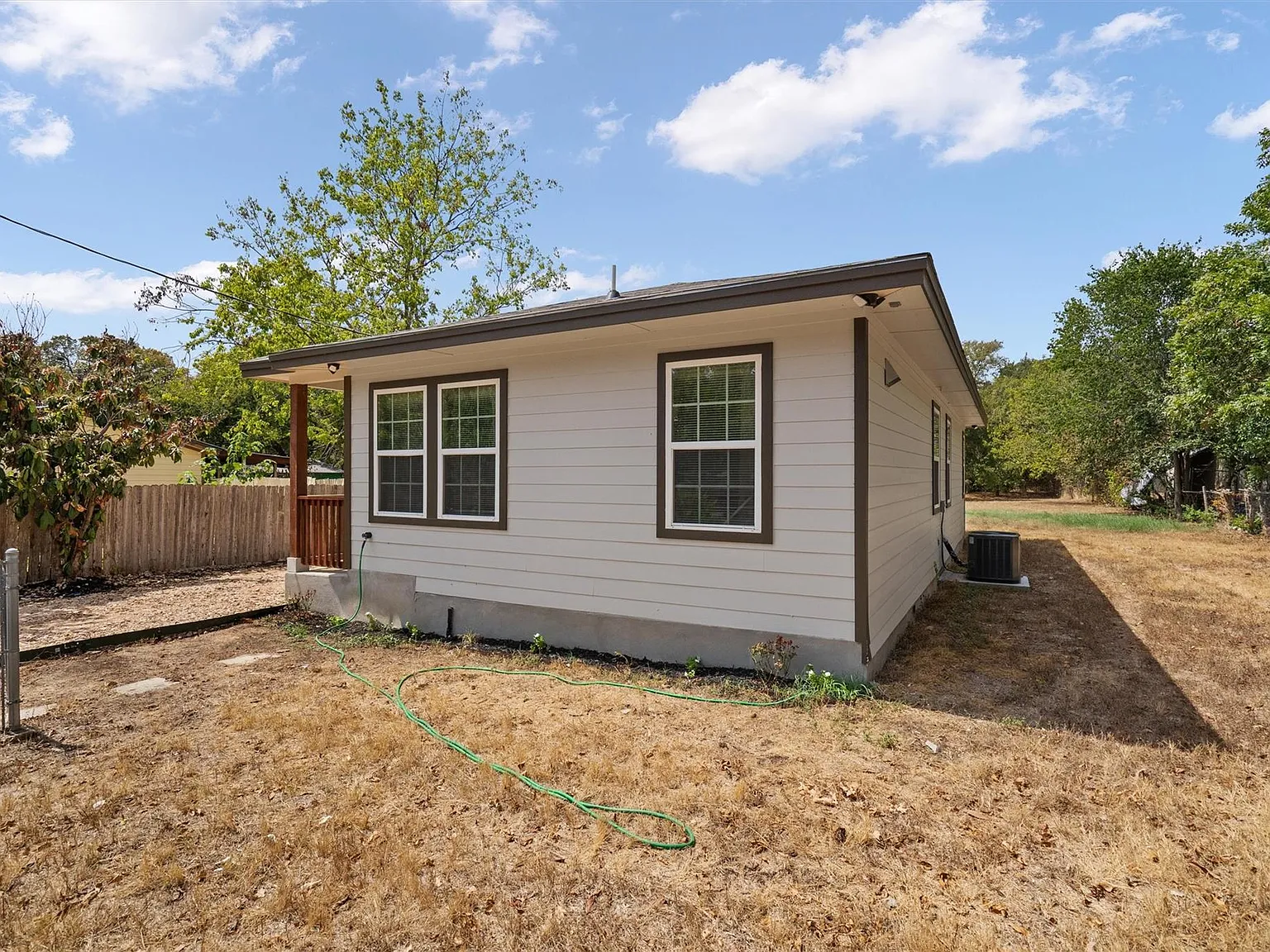 3 bed, 2.0 bath, 840 sqft, $2,195 — Photo 3