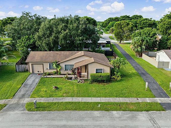 3rd image of 908 Cardinal Pl