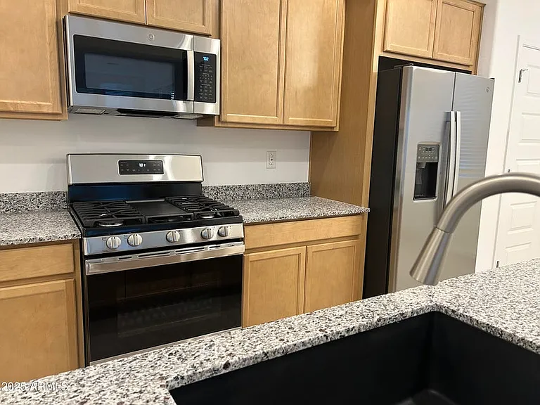 9938 W Piccadilly Rd — Photo 5
