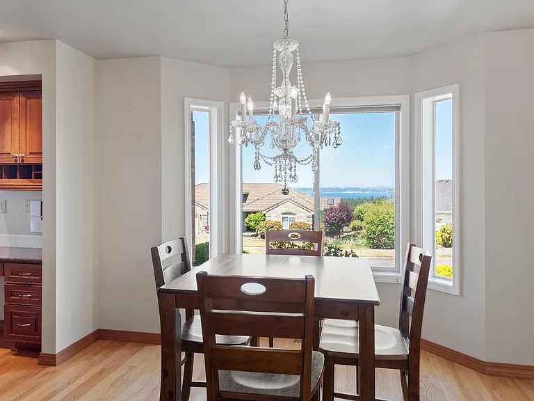 1920 Parkview Dr NE — Photo 7