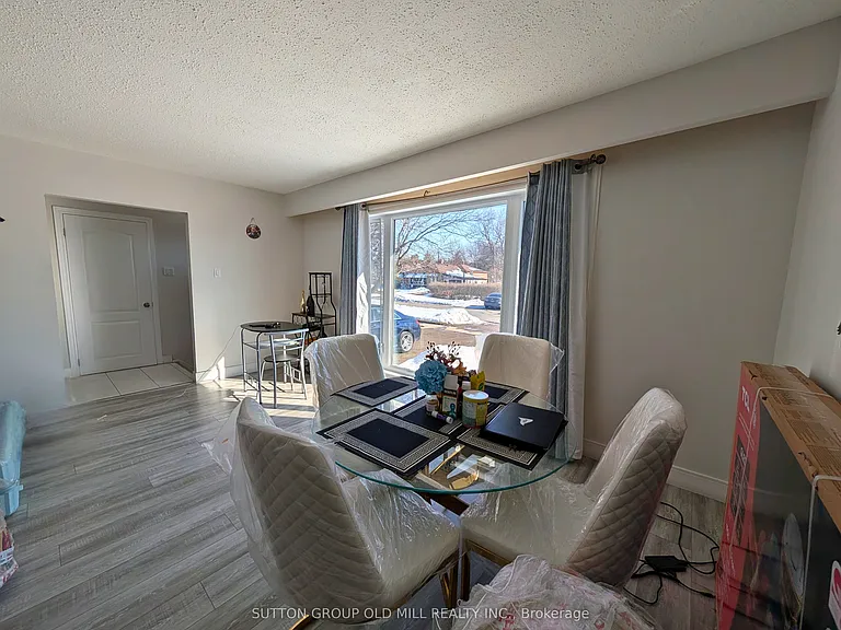 19 Ascot Ave #UPPER — Photo 12