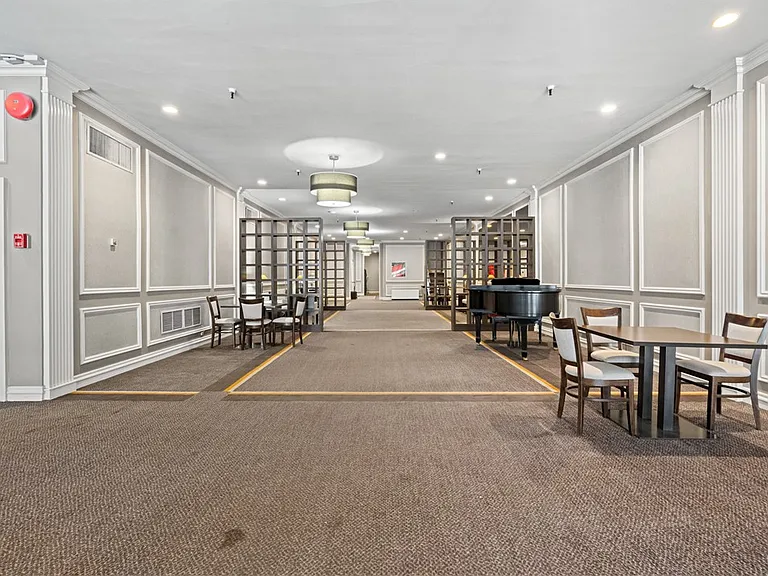 112 Washington Pl #4J — Photo 22