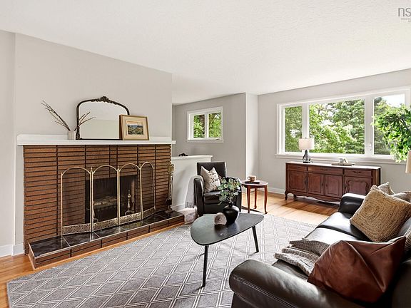 4th image of 104 Joffre St