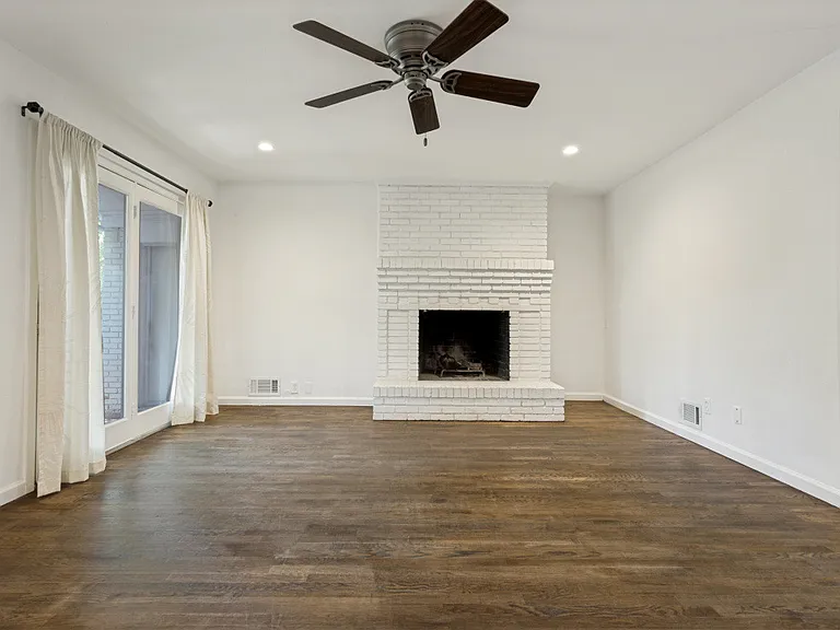 428 E Spring Valley Rd — Photo 8