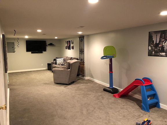 4th image of 7617 Lillian Ave